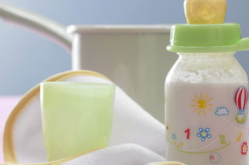 奶粉接近母乳,如何选择最接近母乳的婴幼儿配方奶粉